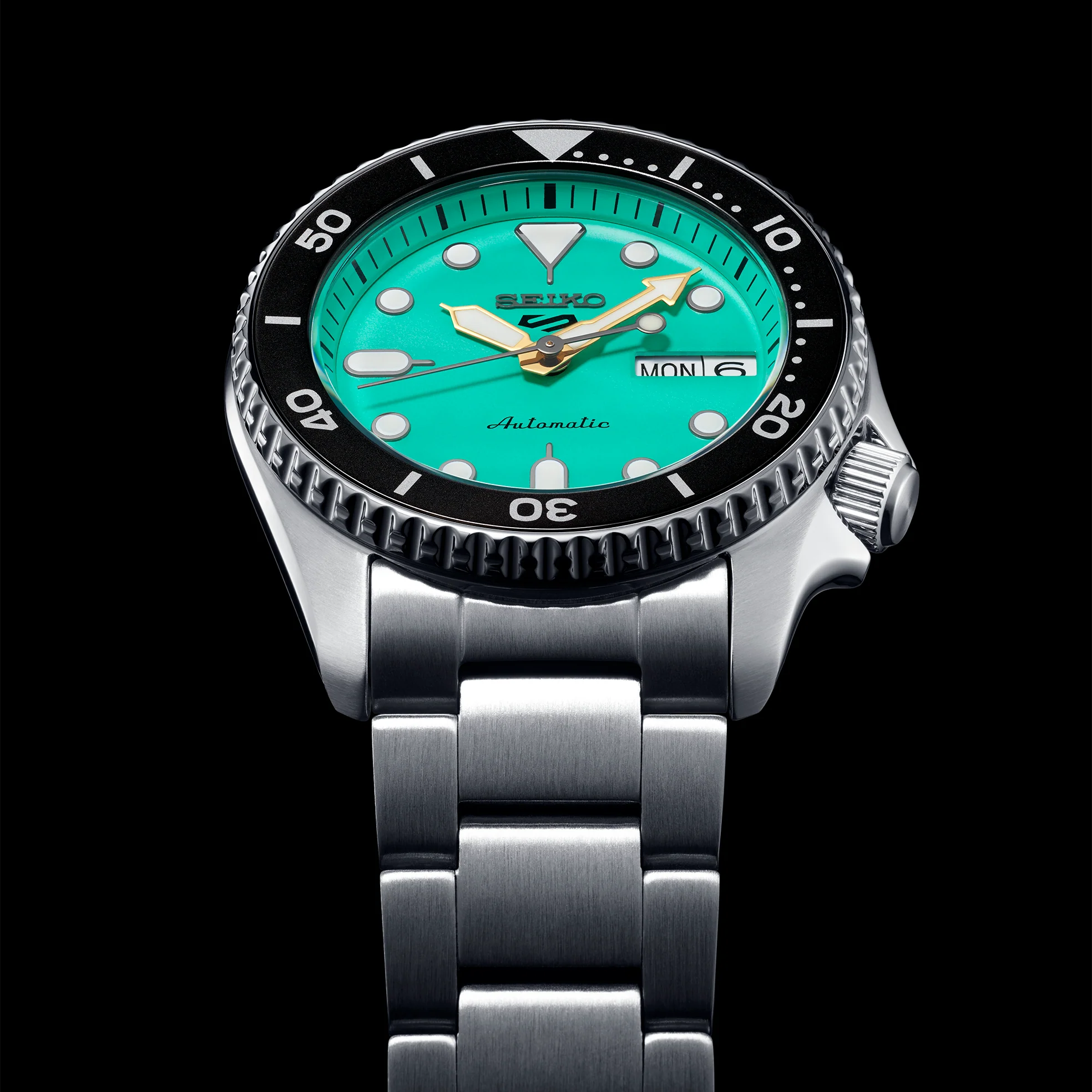 Seiko 5 Sports SKX Mid-Size Vibrant Green Dial - Image 4