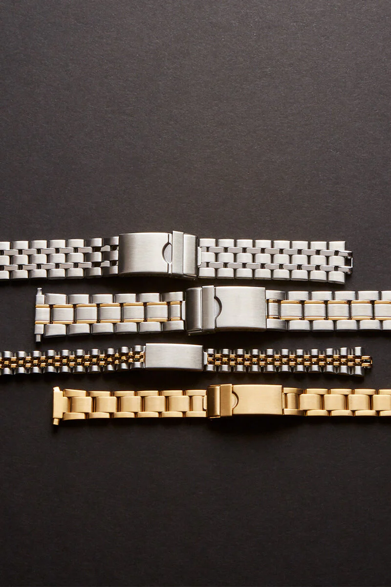 Men's 20 Fixed Curved End Wrapped Link Band with Removable Links for Sizing Silver in Silver - Image 4