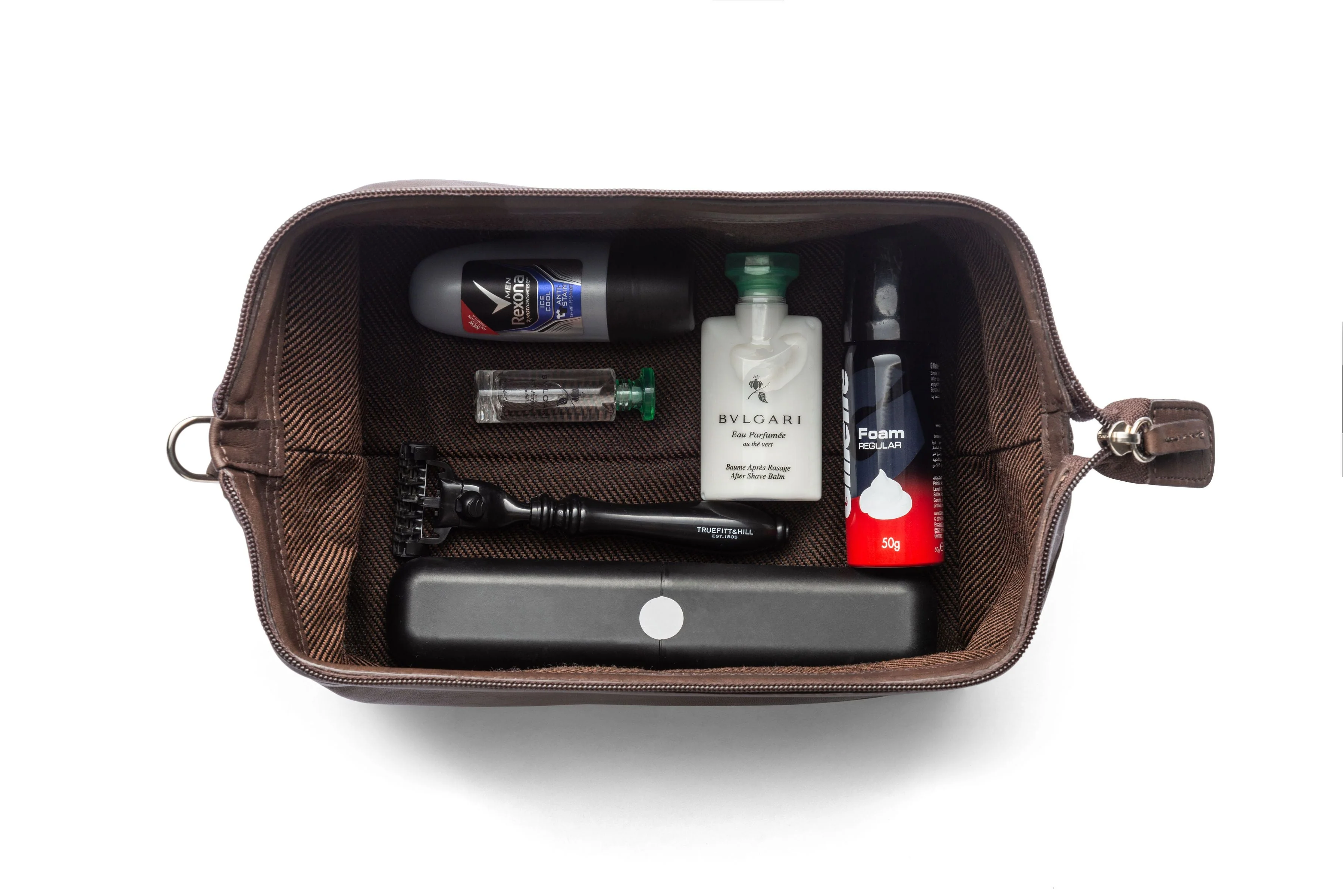 Traditional Leather Travel Bag In Brown Or Black Leather - Image 11