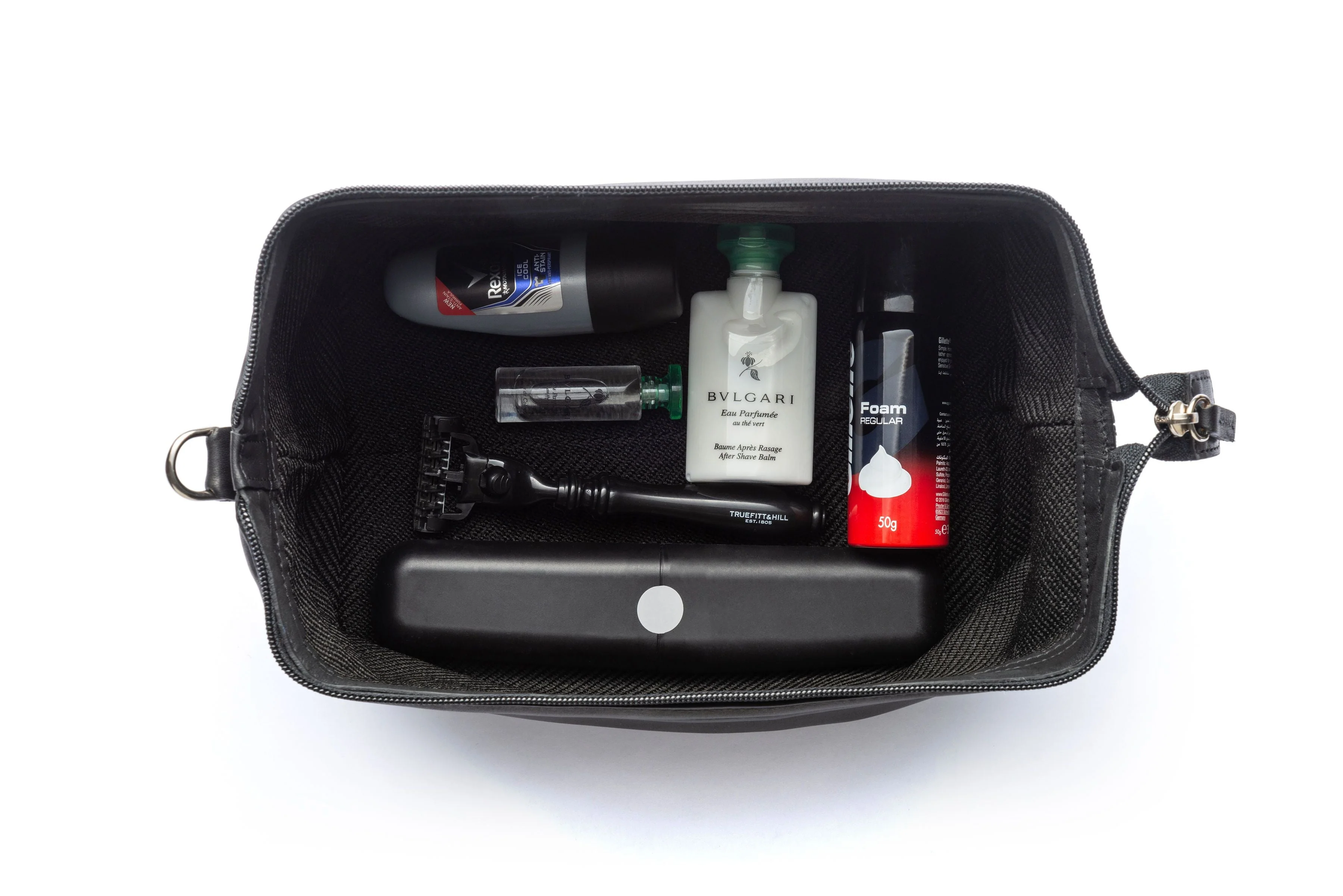 Traditional Leather Travel Bag In Brown Or Black Leather - Image 3