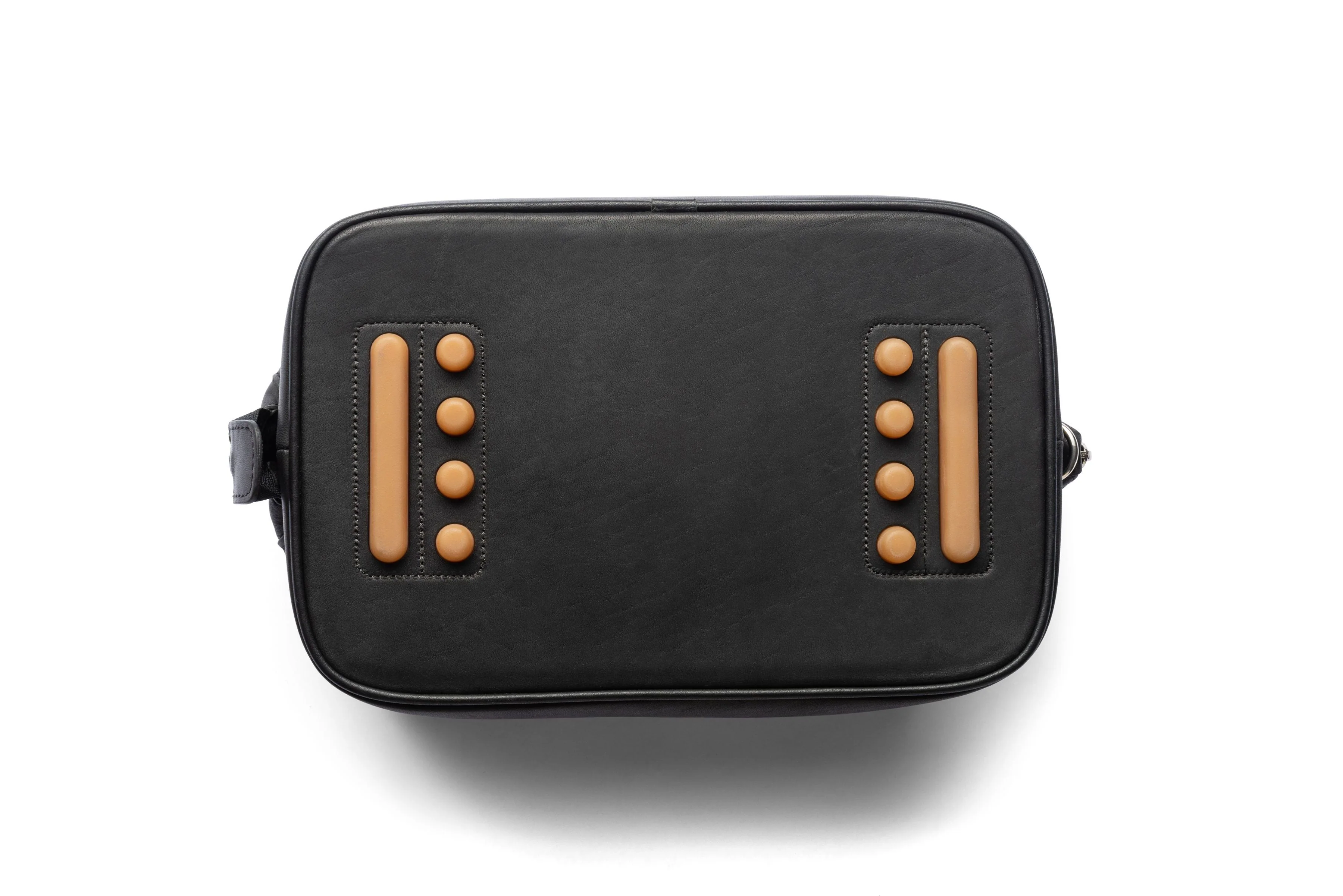 Traditional Leather Travel Bag In Brown Or Black Leather - Image 4